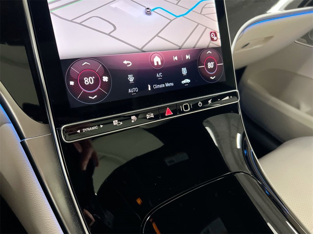 Used 2025 Mercedes-Benz GLC 350e 4MATIC image 16