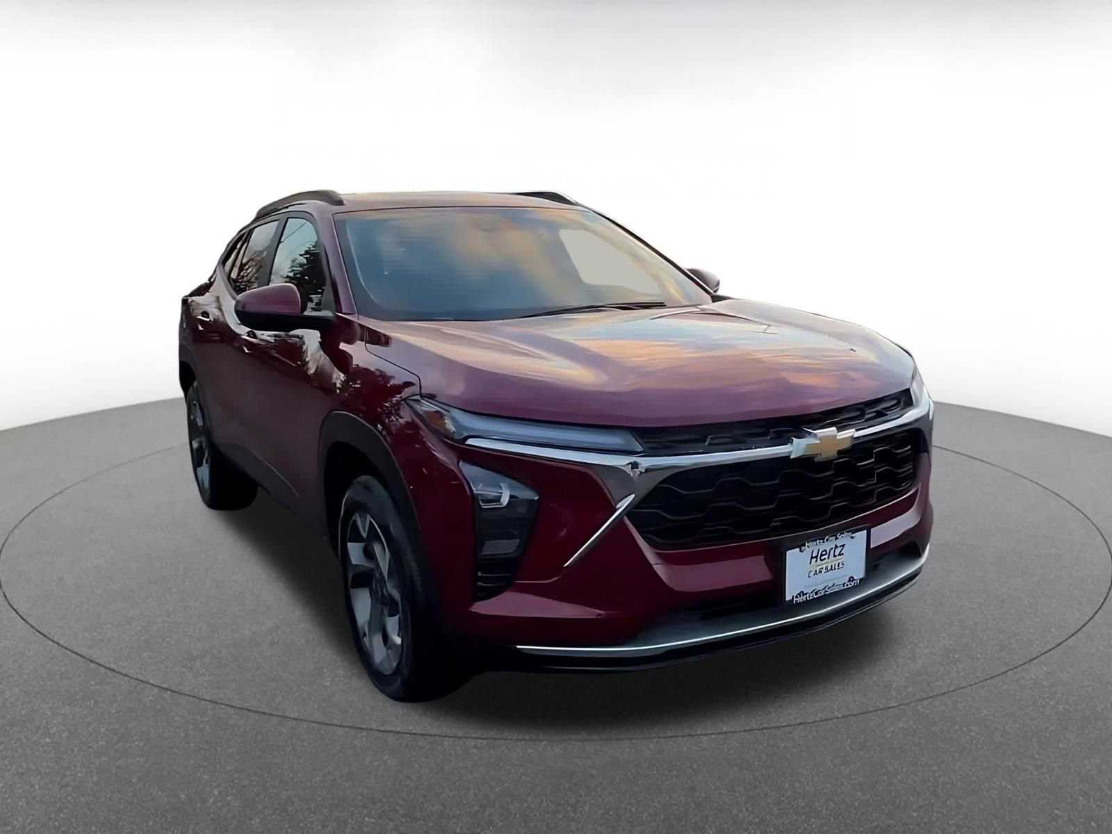 Used 2025 Chevrolet Trax LT FWD image 3