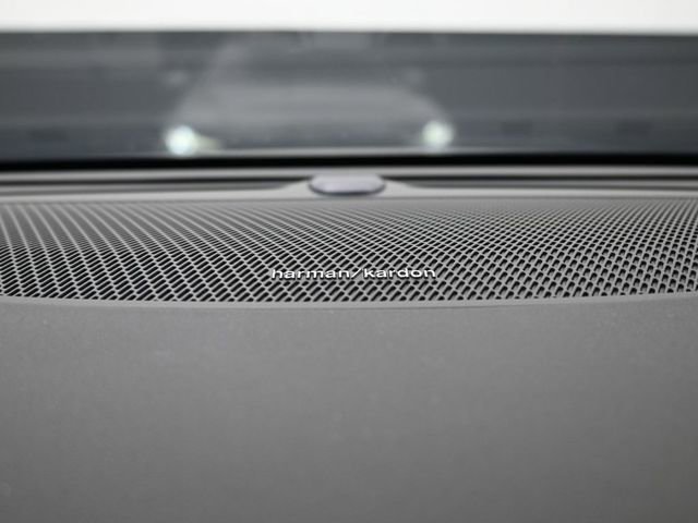 Used 2024 Volvo V60 B5 Cross Country Plus image 30