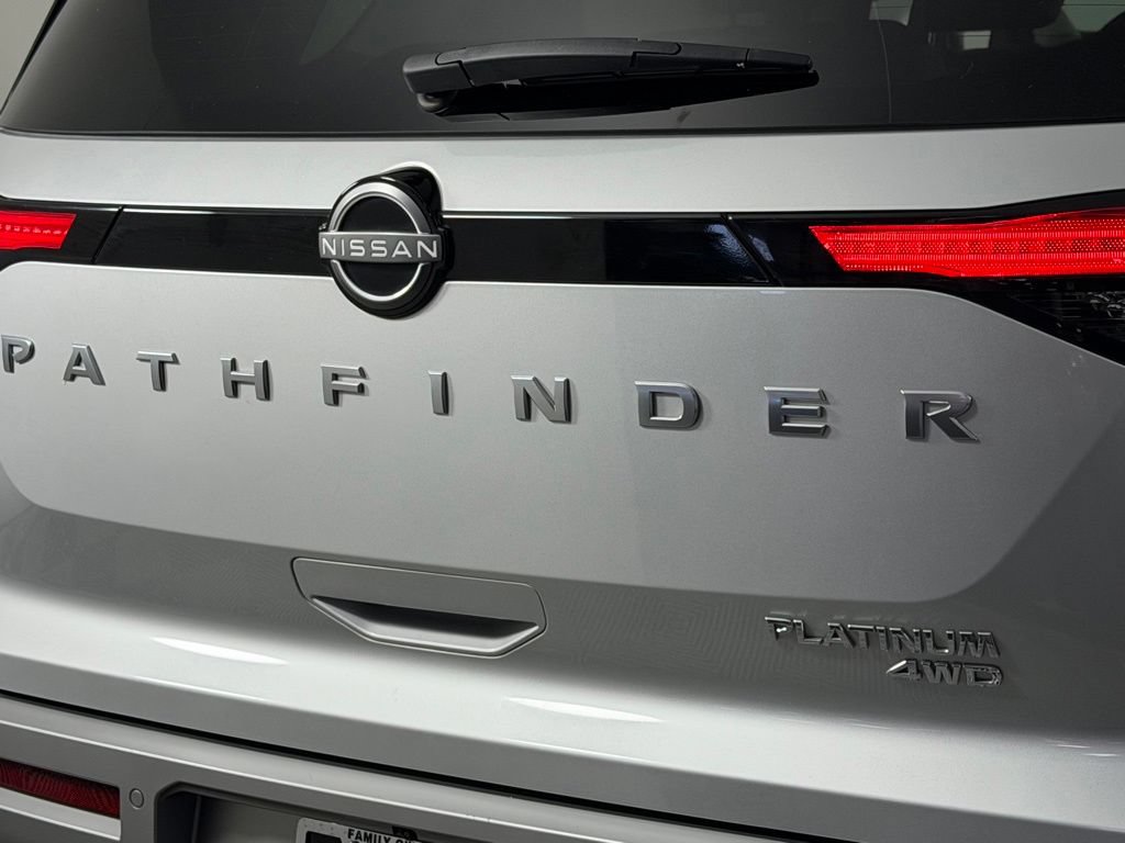 Used 2024 Nissan Pathfinder Platinum AWD/4WD image 10