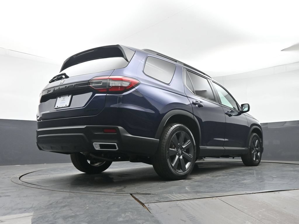 Used 2025 Honda Pilot Sport image 33
