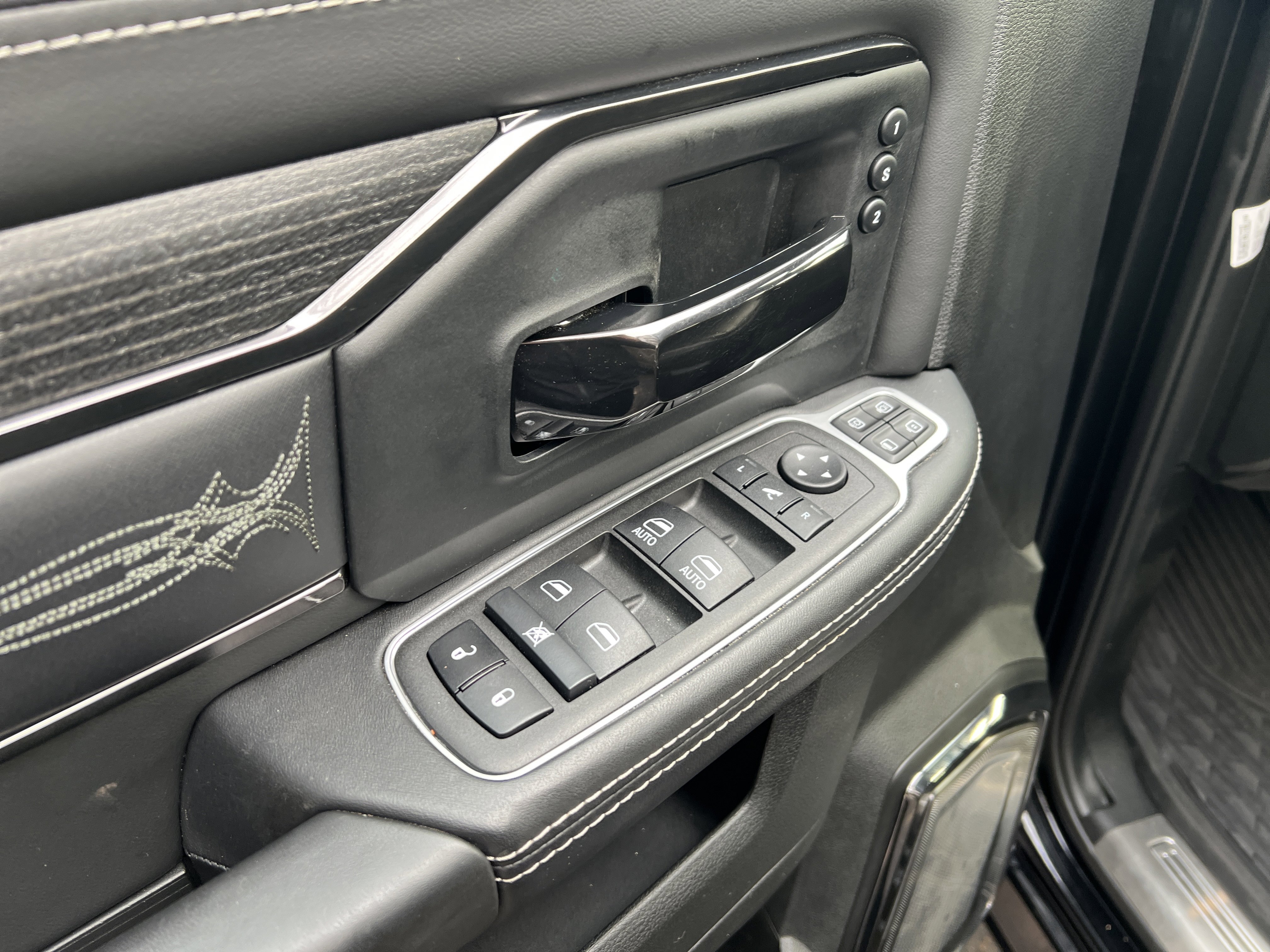 Used 2023 RAM 3500 Limited image 15