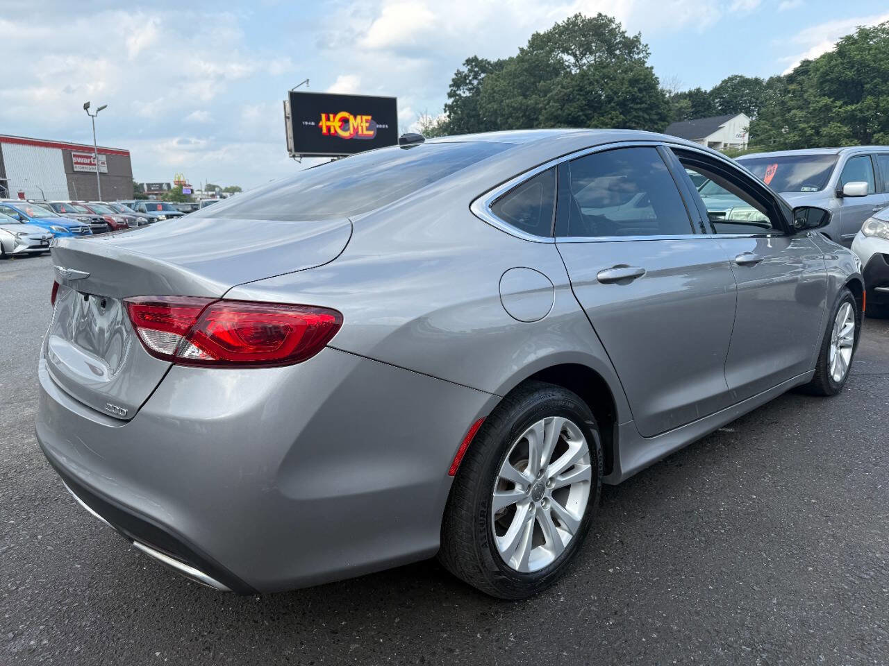 Used 2015 Chrysler 200 Limited w/ Convenience Group image 5