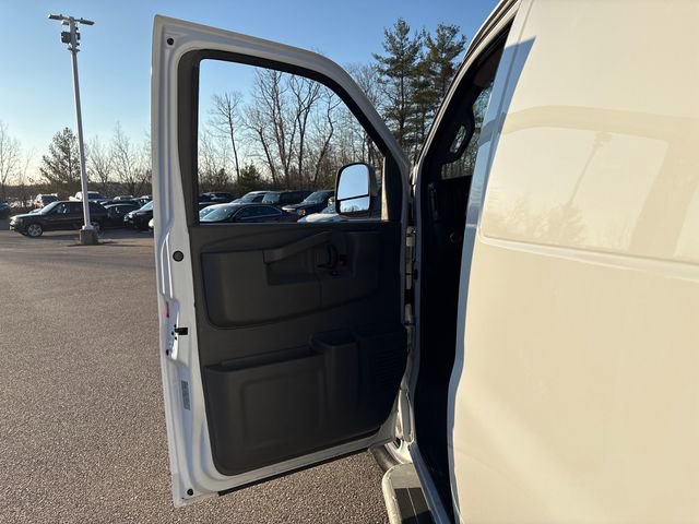 Used 2024 Chevrolet Express 2500 w/ Driver Convenience Package image 17