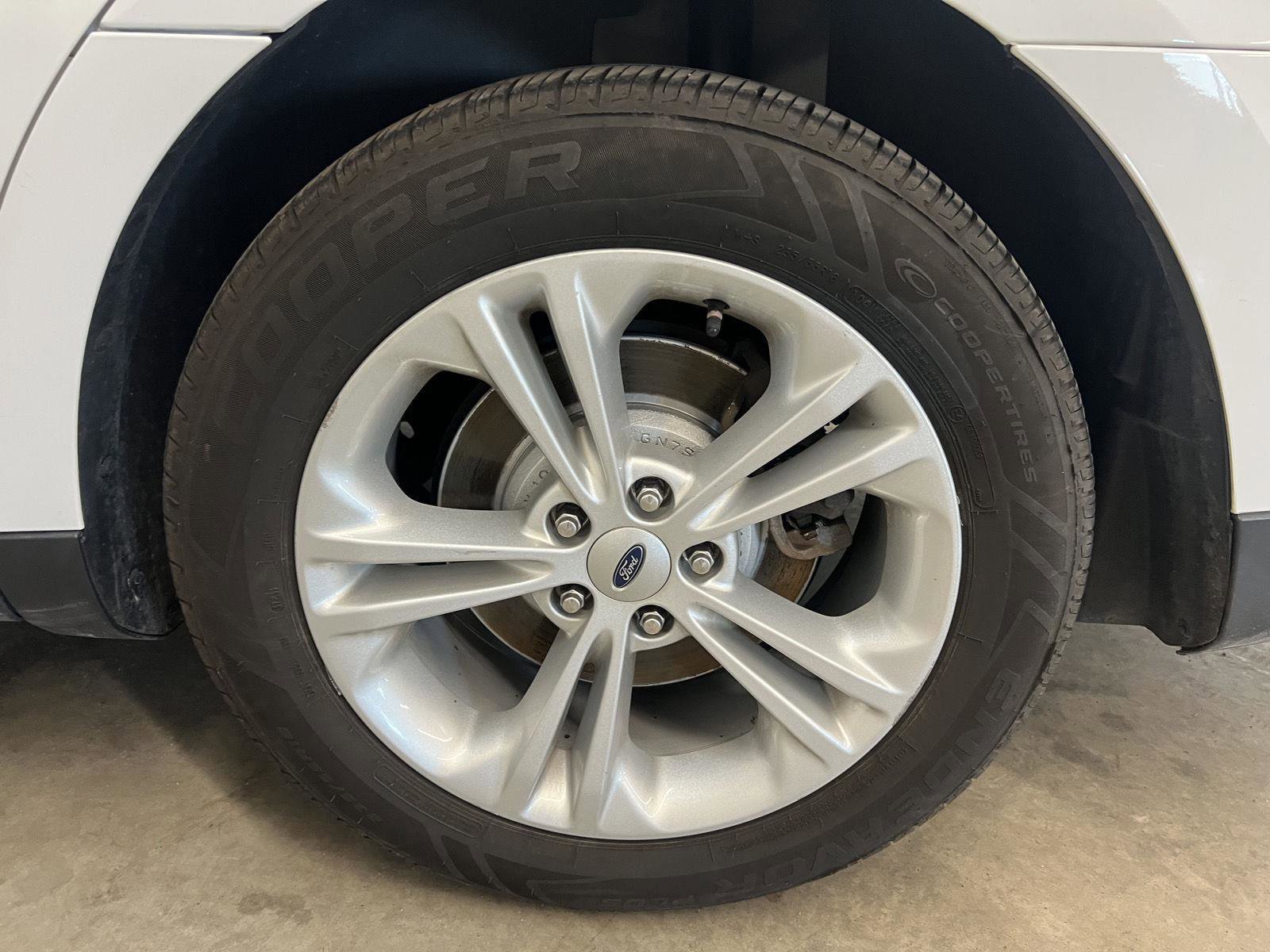Used 2019 Ford Taurus SE image 36