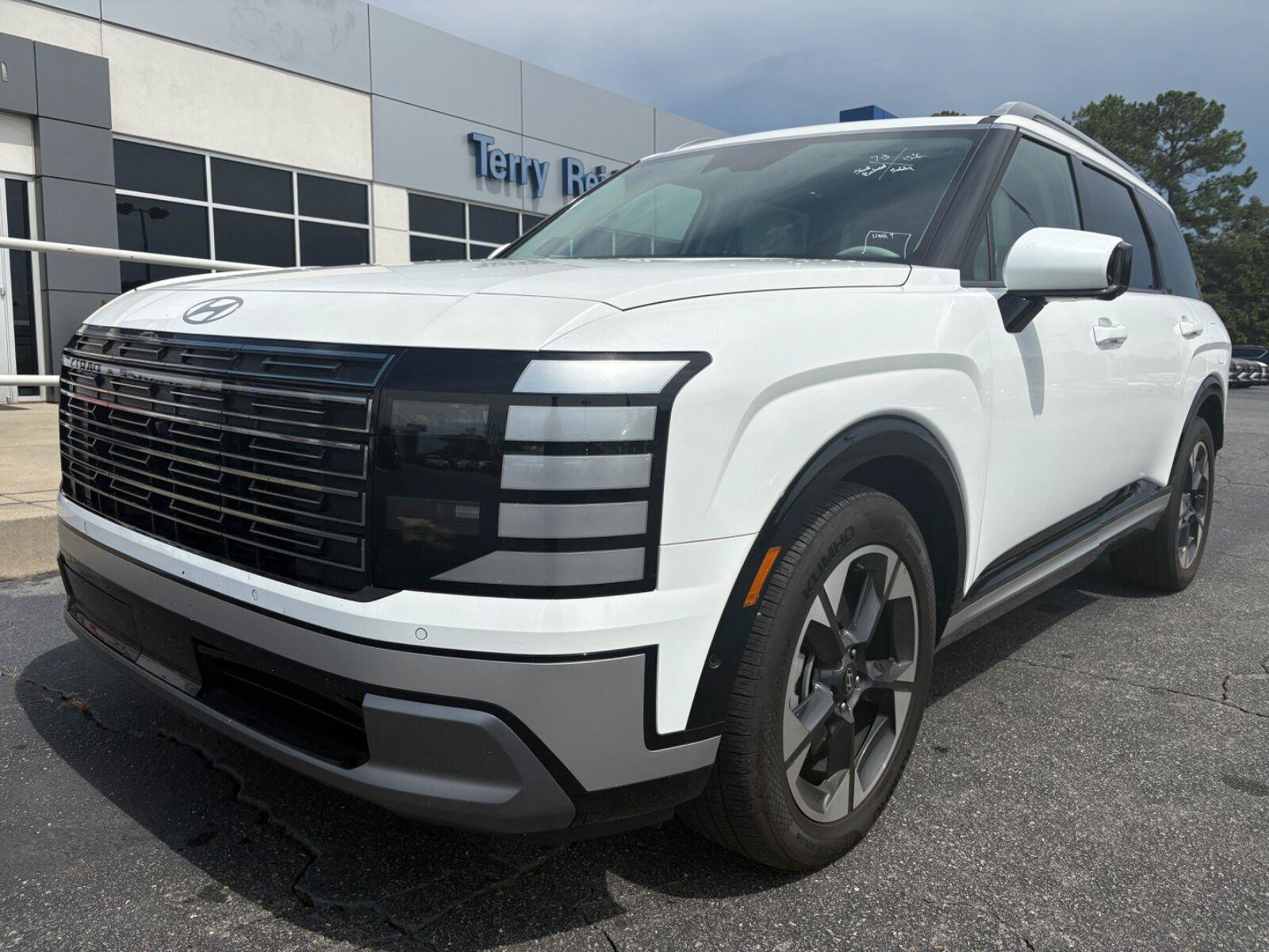 Used 2026 Hyundai Palisade Limited FWD image 1
