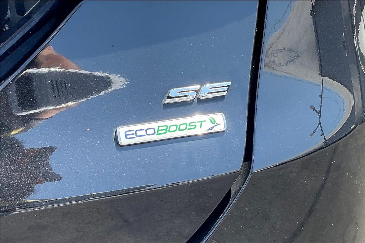 Used 2018 Ford Fusion SE w/ Fusion SE Technology Package FWD image 8
