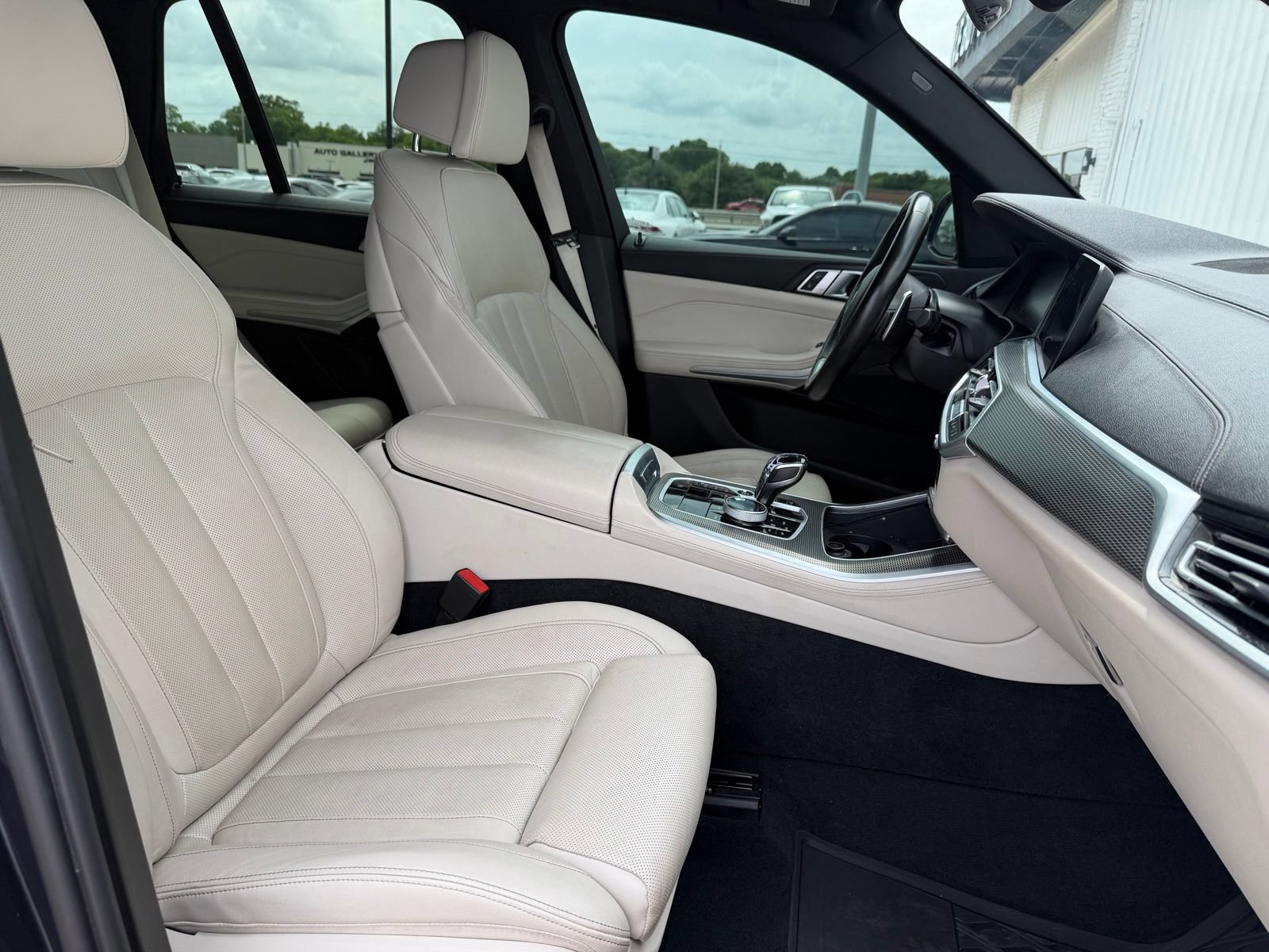 Used 2022 BMW X5 xDrive40i w/ M Sport Package AWD/4WD image 24