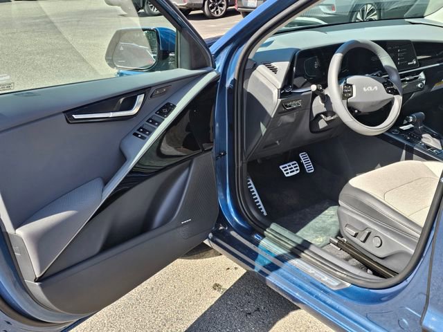 New 2026 Kia Niro SX Touring FWD image 17