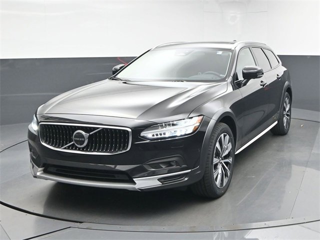 Certified 2024 Volvo V90 B6 Cross Country Plus image 3