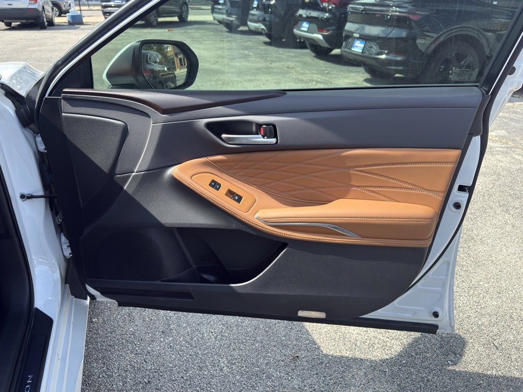 Used 2019 Toyota Avalon Limited w/ Advanced Safety Package image 16