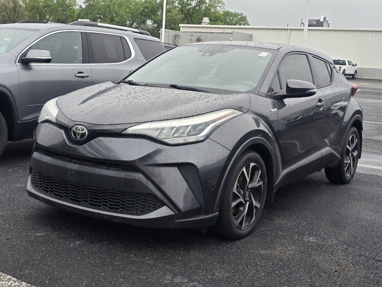 Used 2020 Toyota C-HR XLE FWD image 3
