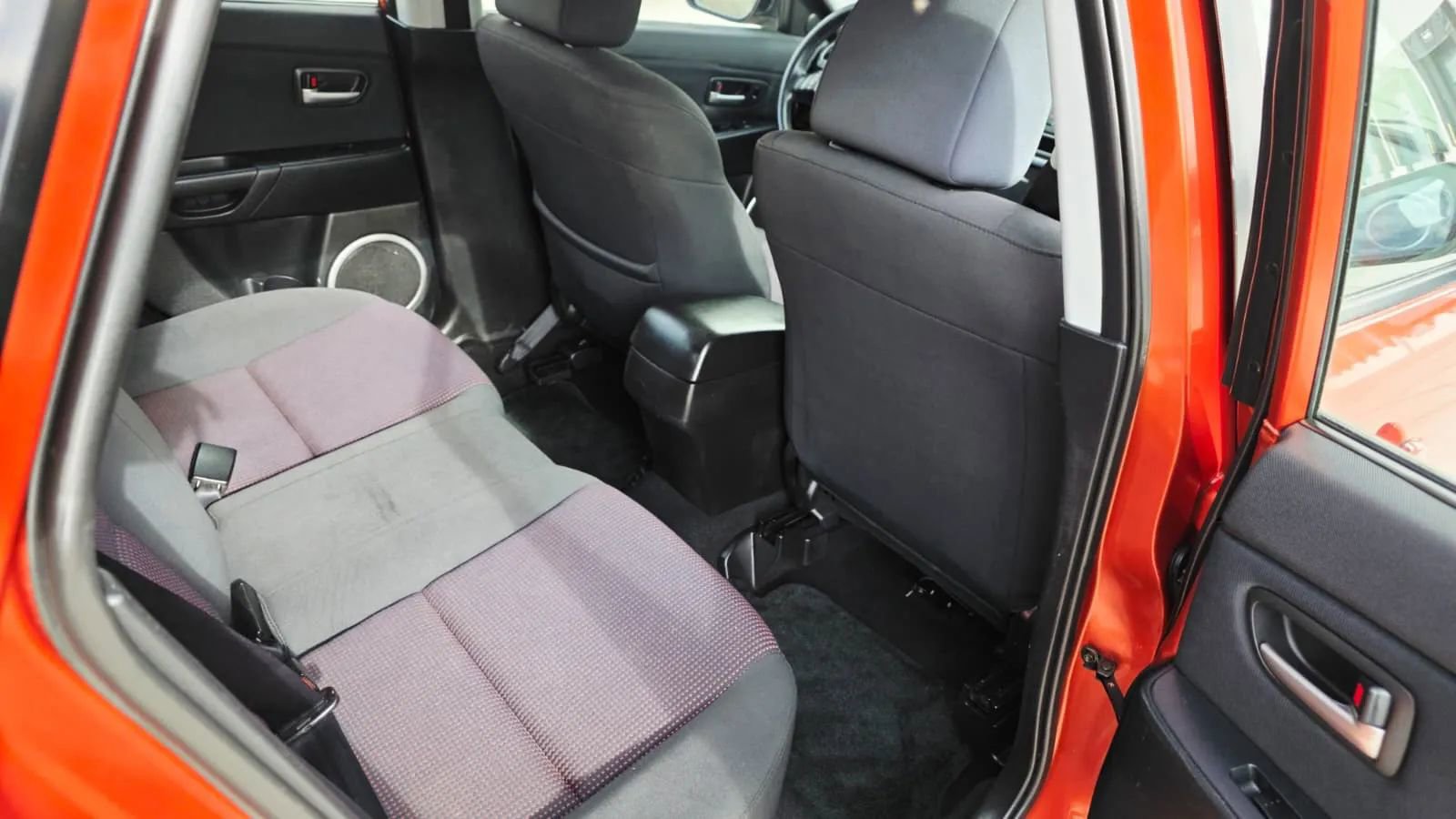 Used 2004 MAZDA MAZDA3 s FWD image 12