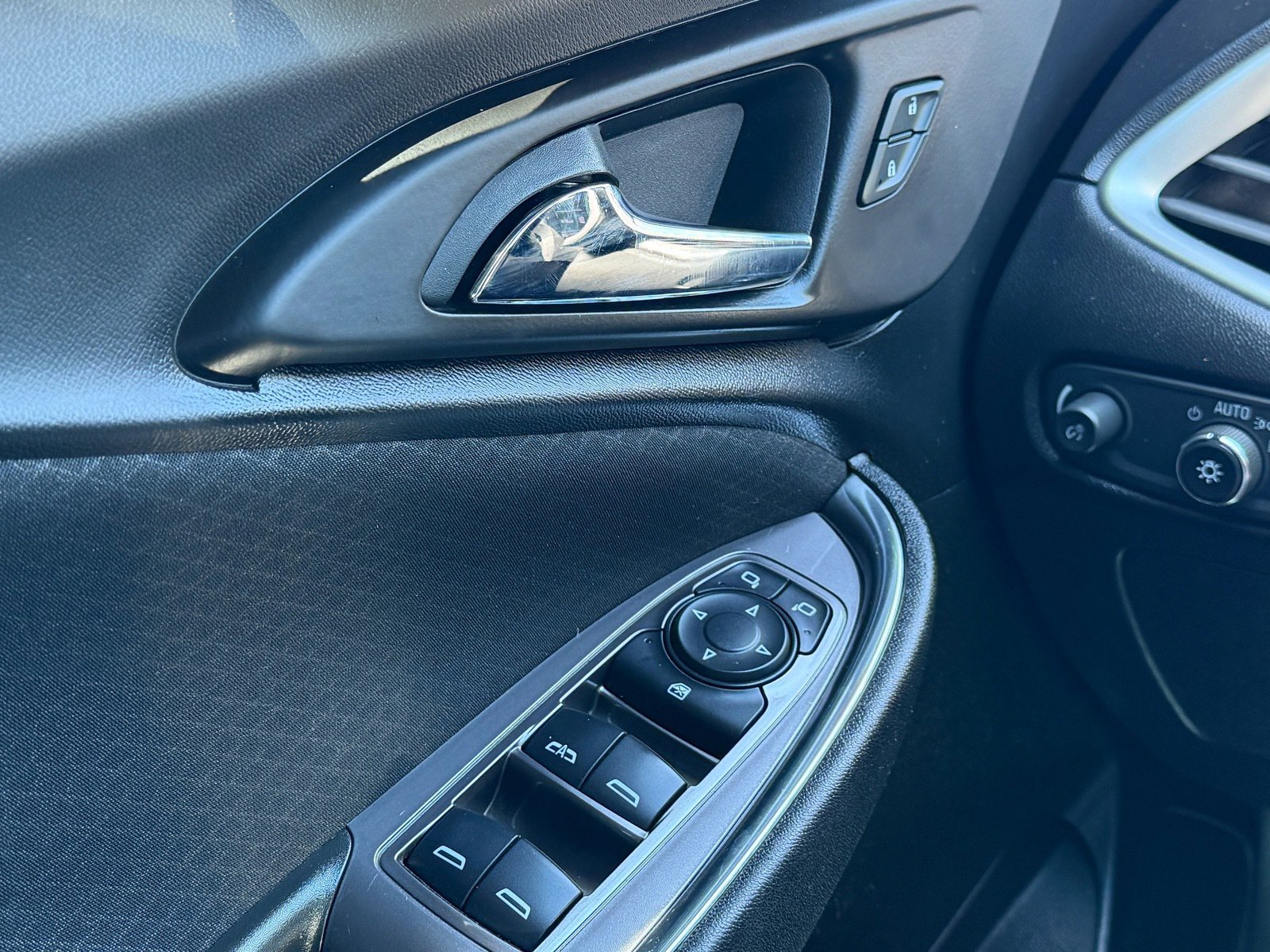 Used 2022 Chevrolet Malibu LT FWD image 28