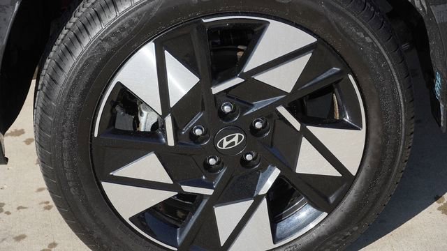 Used 2024 Hyundai Kona SEL image 11