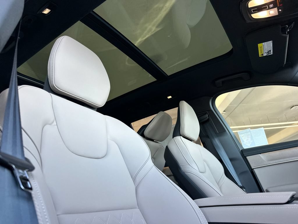 New 2026 Volvo XC90 B6 Plus w/ Protection Package Premier AWD/4WD image 17