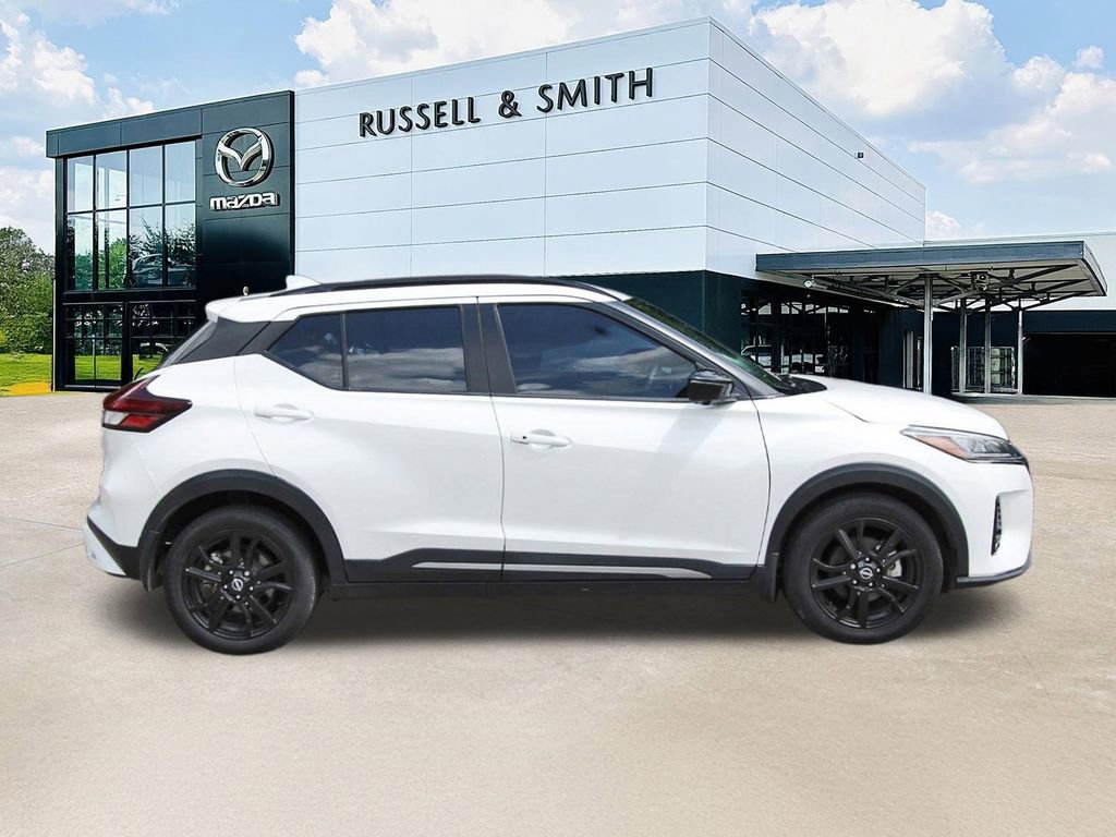 Used 2023 Nissan Kicks SR image 3