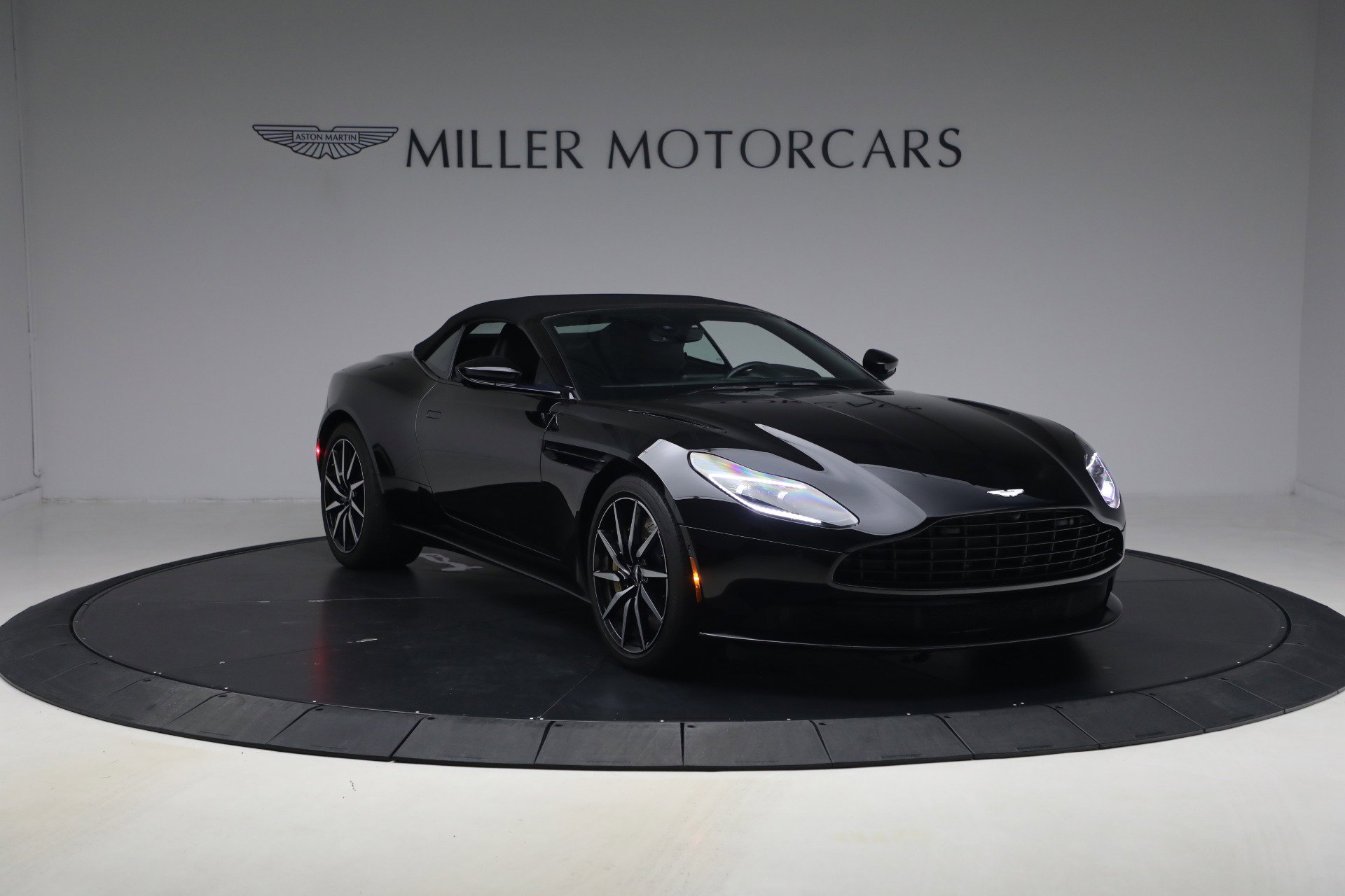 Used 2020 Aston Martin DB11 Volante image 23