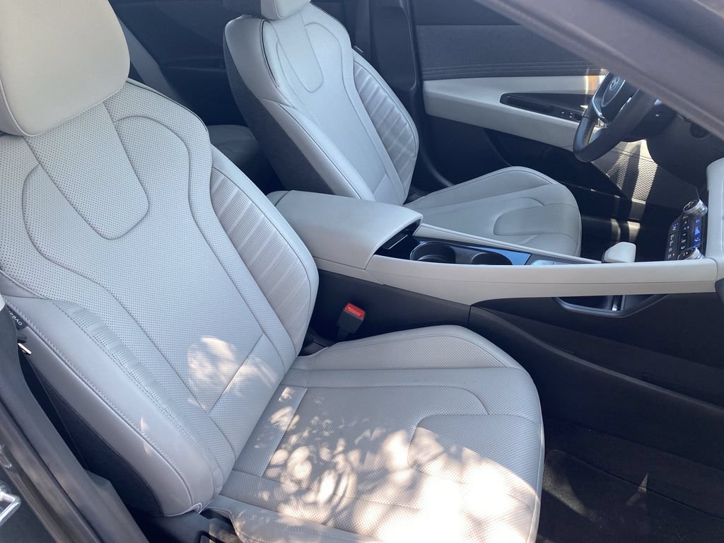Certified 2024 Hyundai Elantra Limited FWD image 35