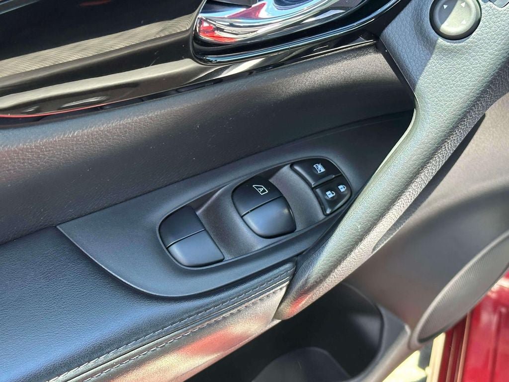 Used 2021 Nissan Rogue Sport SV AWD/4WD image 17