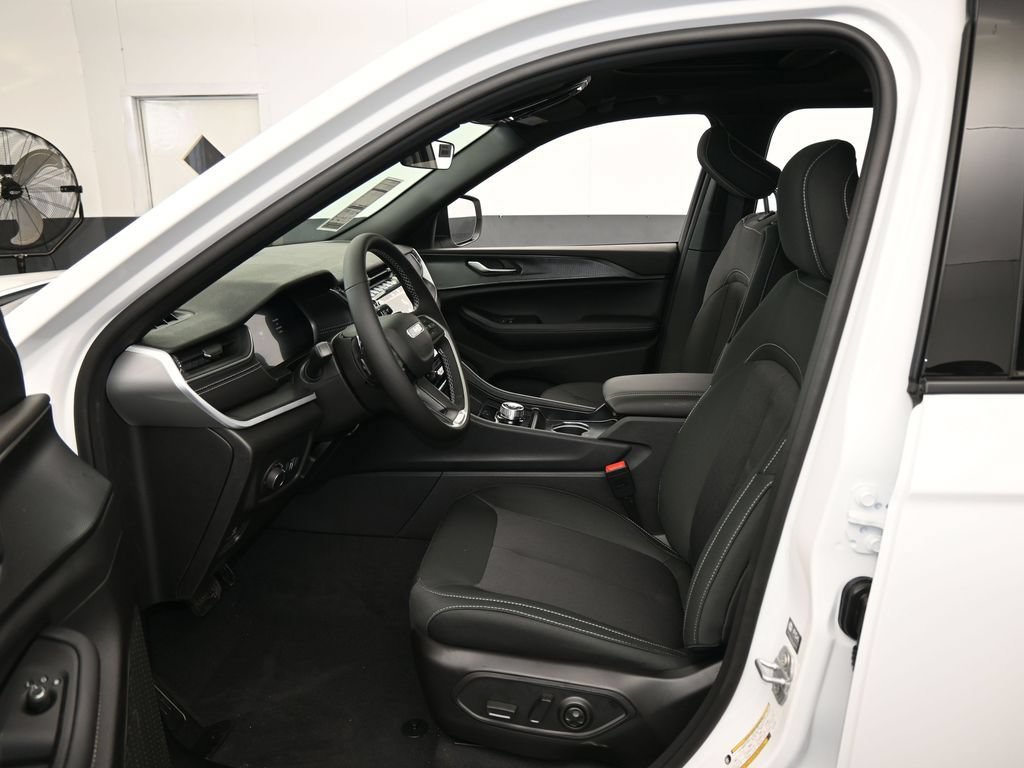 New 2026 Jeep Grand Cherokee Laredo X AWD/4WD image 12