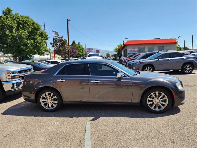 Used 2018 Chrysler 300 Limited AWD/4WD image 3