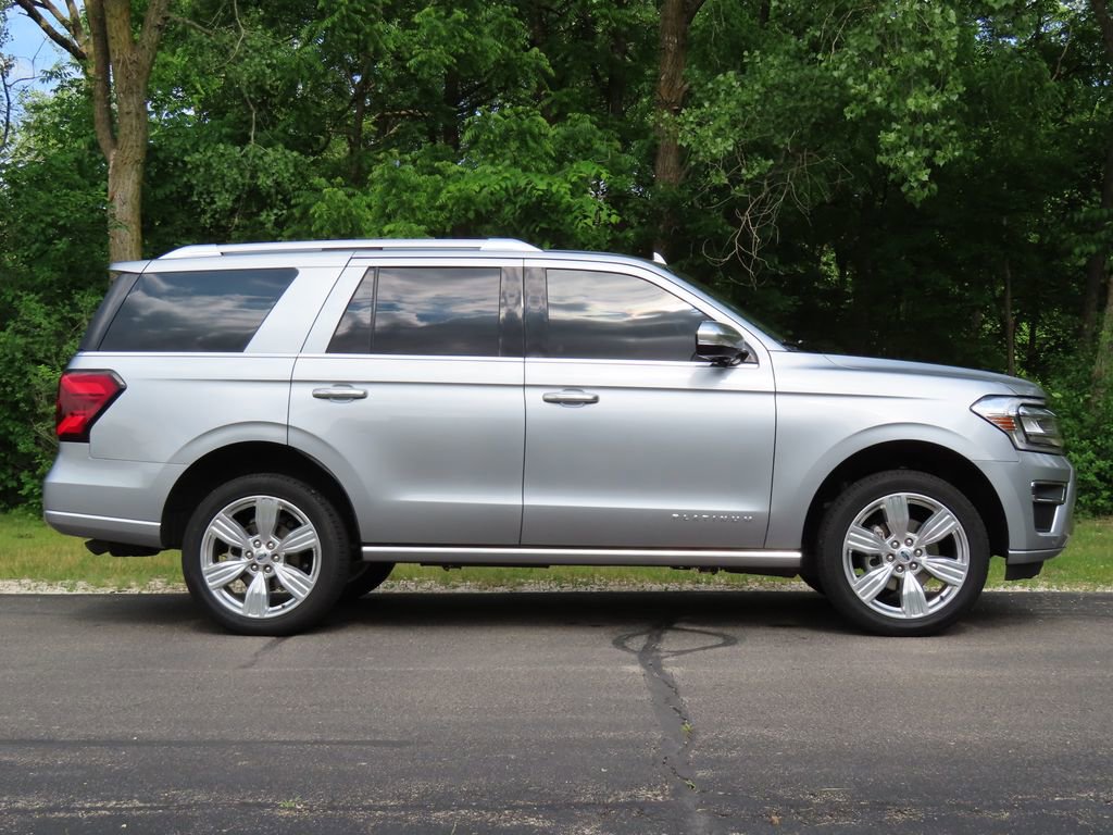 Used 2023 Ford Expedition Platinum AWD/4WD image 2