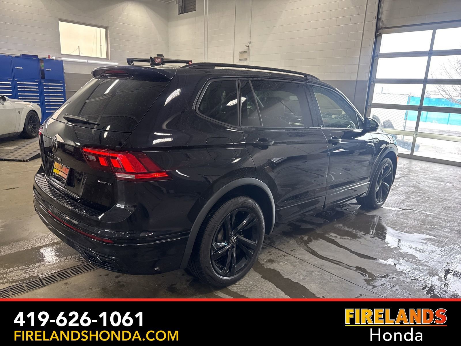 Used 2023 Volkswagen Tiguan SE R-Line image 5