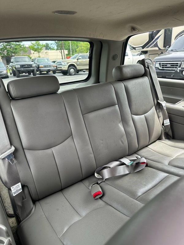 Used 2003 Chevrolet Suburban 2500 LT w/ LT Preferred Equipment Group AWD/4WD image 13