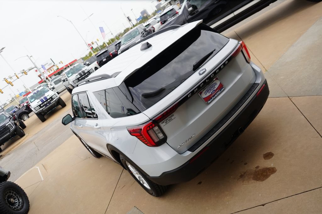 New 2026 Ford Explorer Active RWD image 13