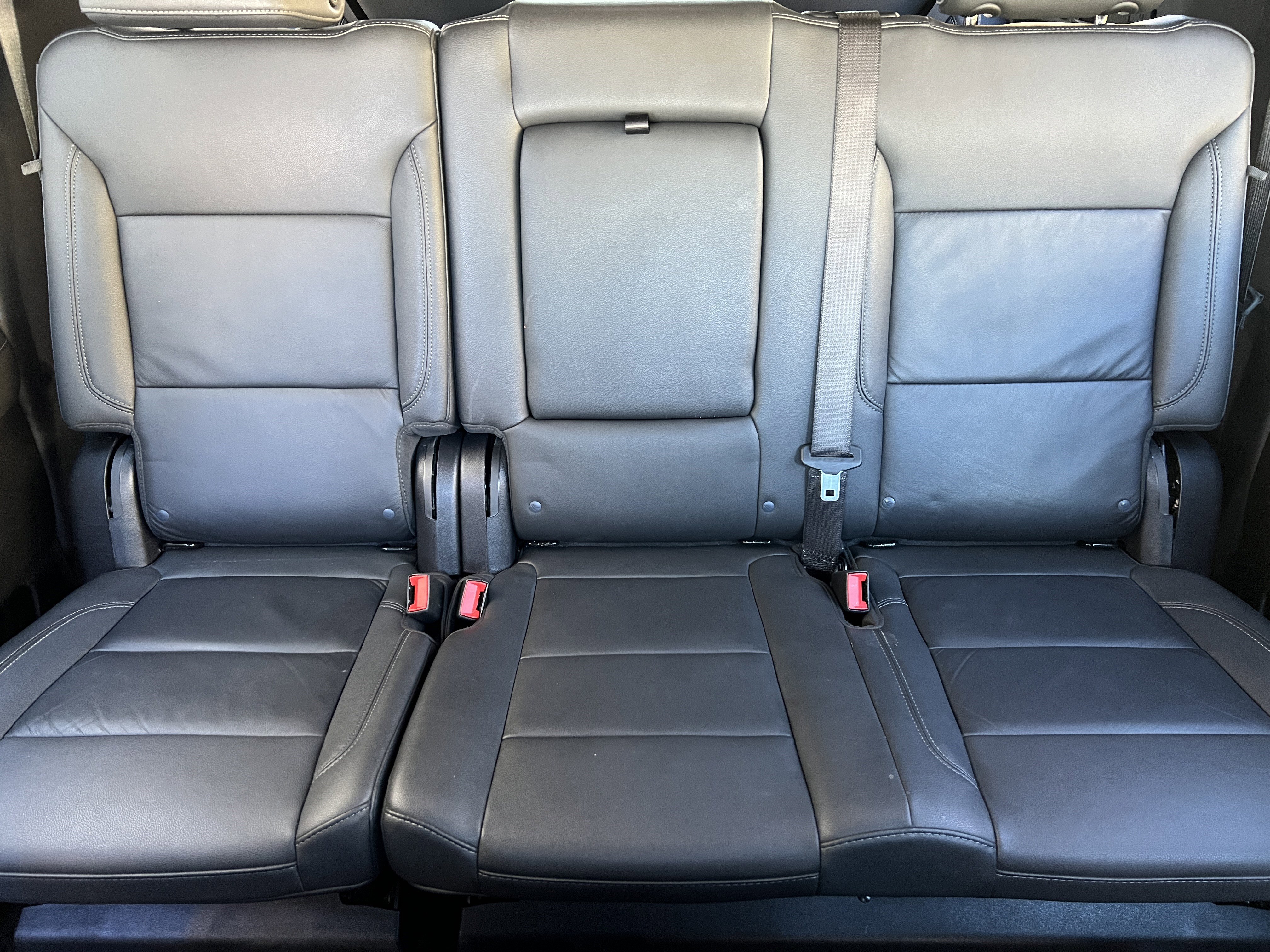 Used 2025 Chevrolet Suburban LT image 14