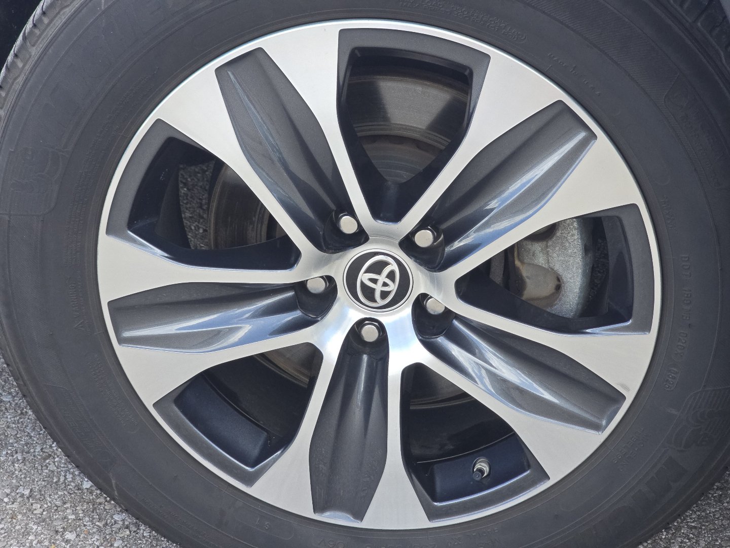 Used 2025 Toyota Highlander XLE AWD/4WD image 9
