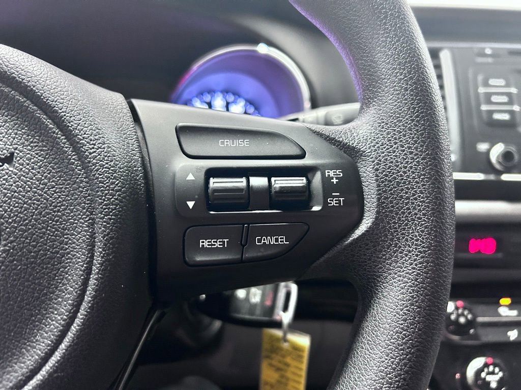 Used 2016 Kia Sedona L FWD image 10