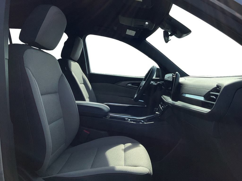 Used 2025 Chevrolet Traverse LT image 24