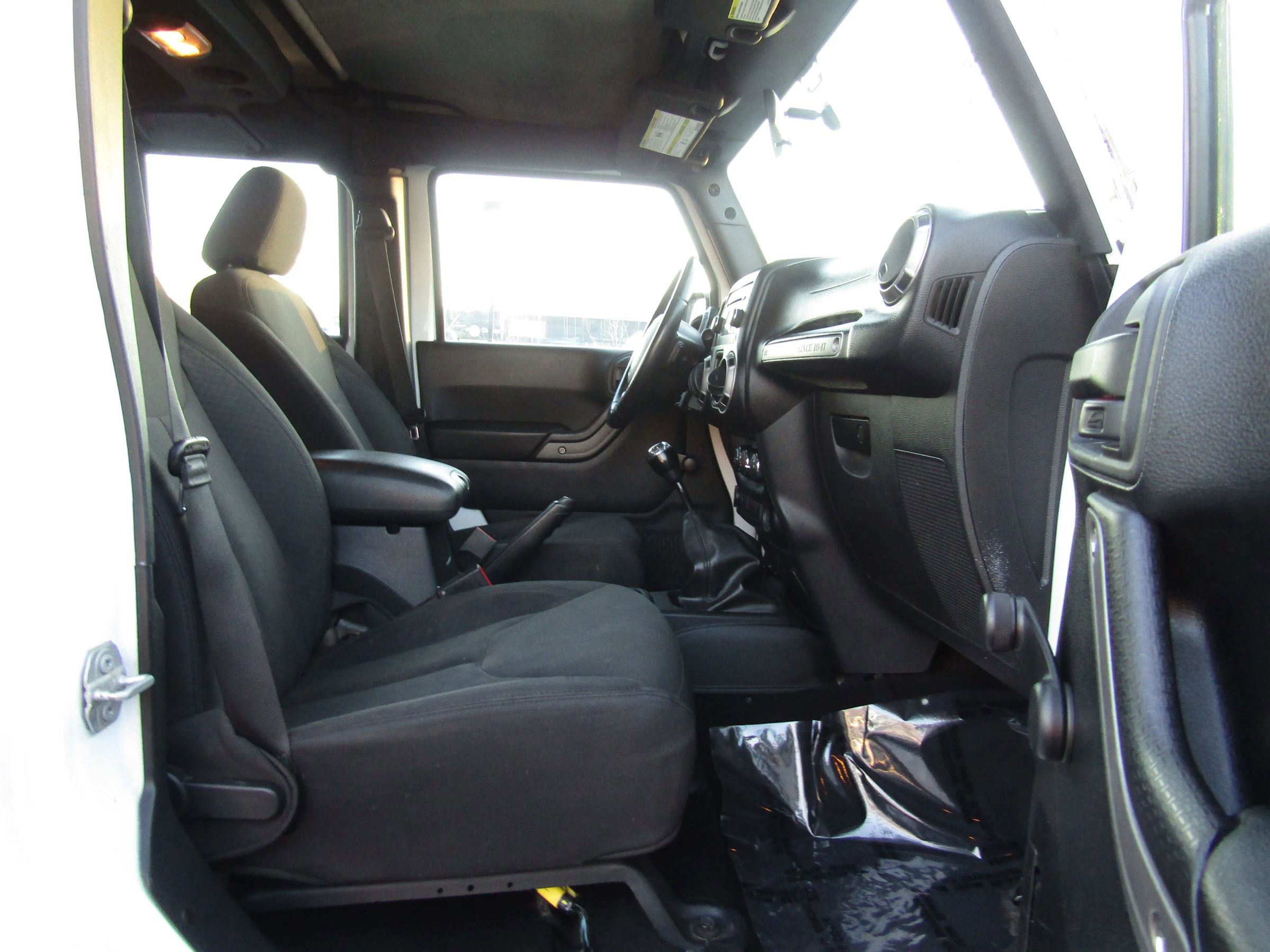 Used 2016 Jeep Wrangler Unlimited Sport w/ Connectivity Group AWD/4WD image 11