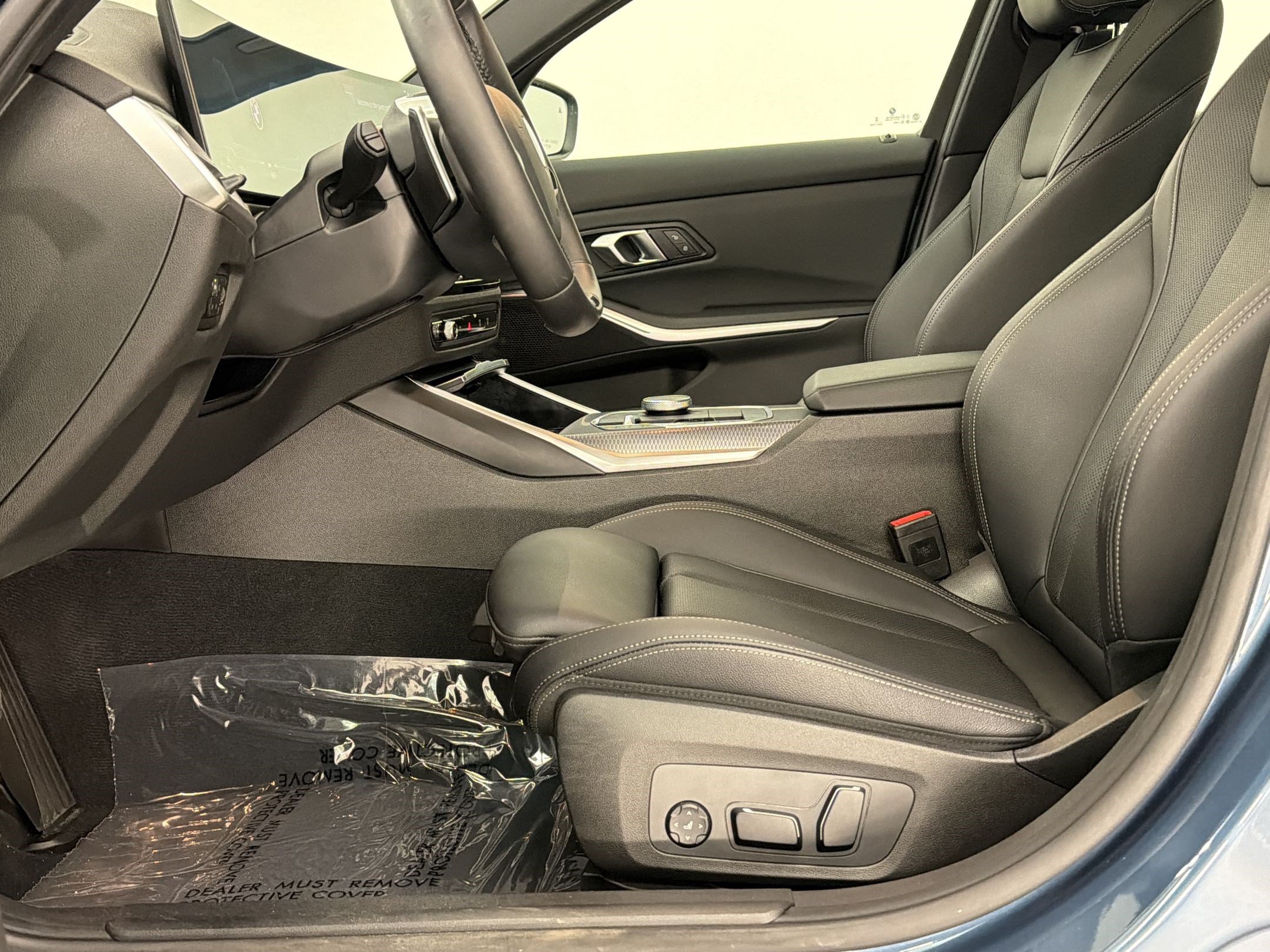 Certified 2025 BMW 330i Sedan RWD image 5