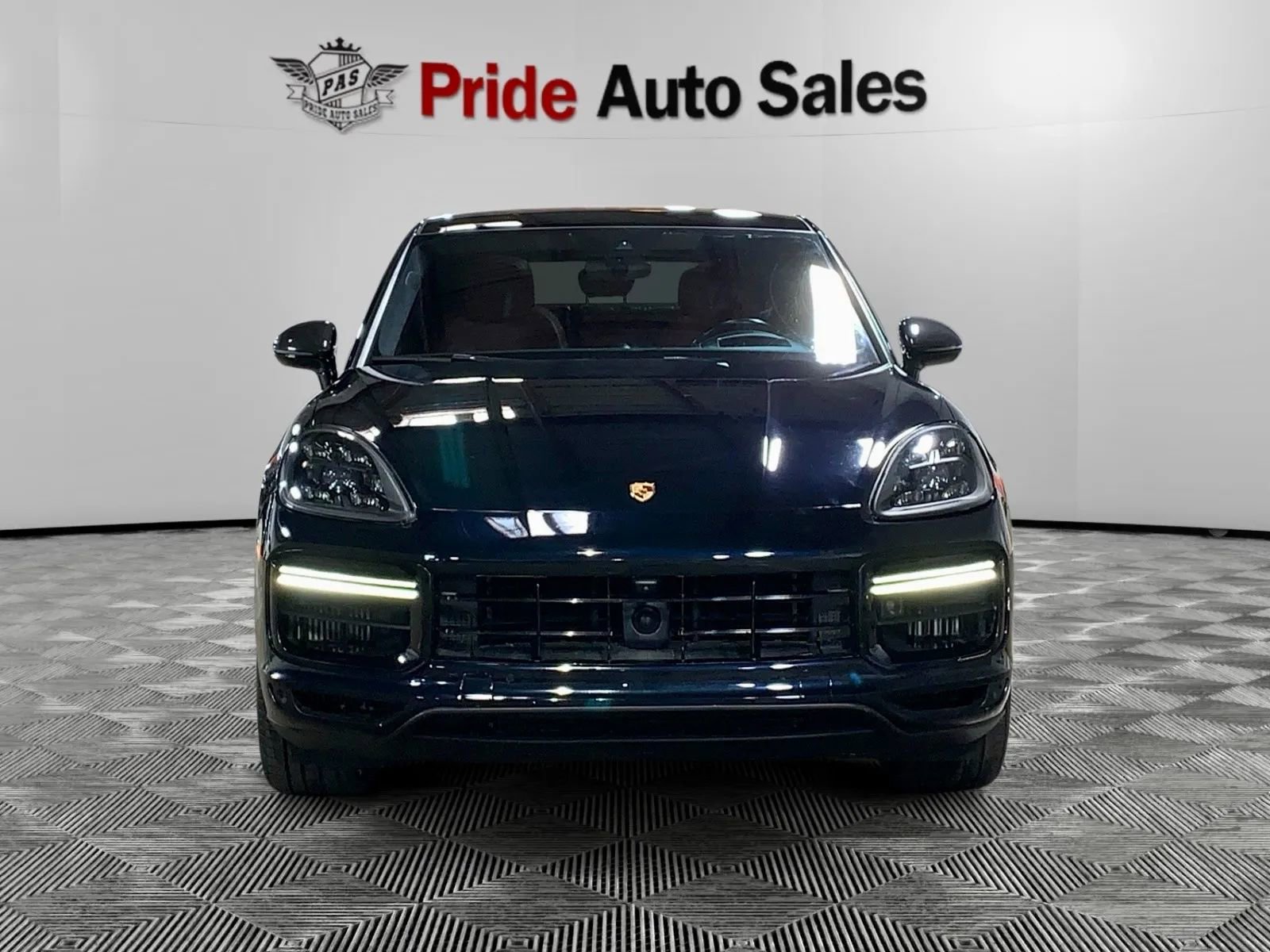 Used 2022 Porsche Cayenne Turbo w/ Assistance Package AWD/4WD image 3