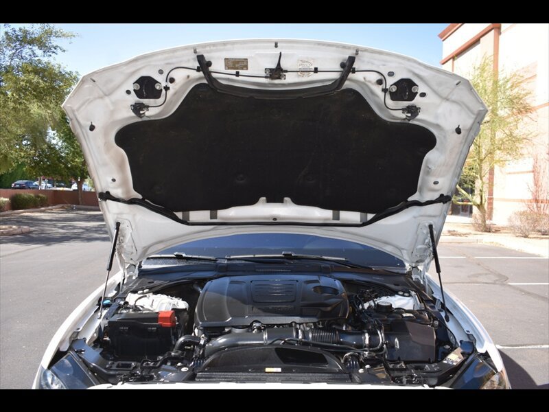 Used 2019 Jaguar XE Premium RWD image 40