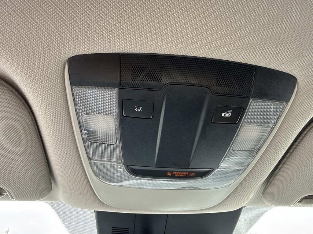 Used 2023 Kia Sorento LX image 27