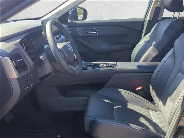 Used 2025 Nissan Rogue Platinum w/ Tech Package image 17