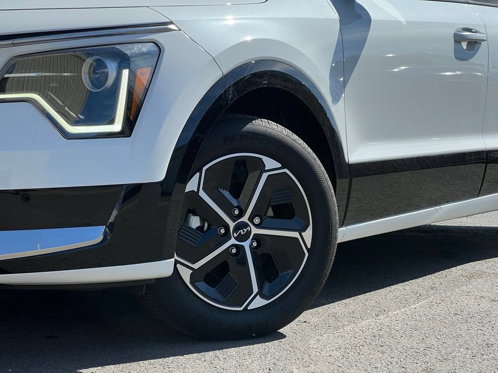 Certified 2024 Kia Niro FWD image 2