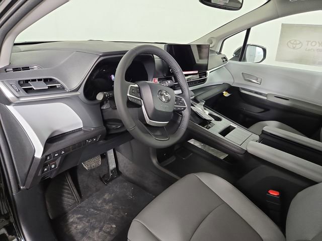 New 2025 Toyota Sienna XLE image 13