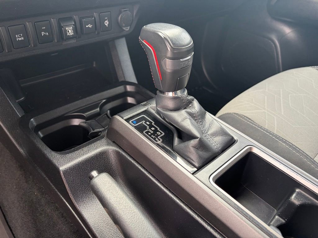 Used 2022 Toyota Tacoma TRD Off-Road w/ Technology Package AWD/4WD image 31