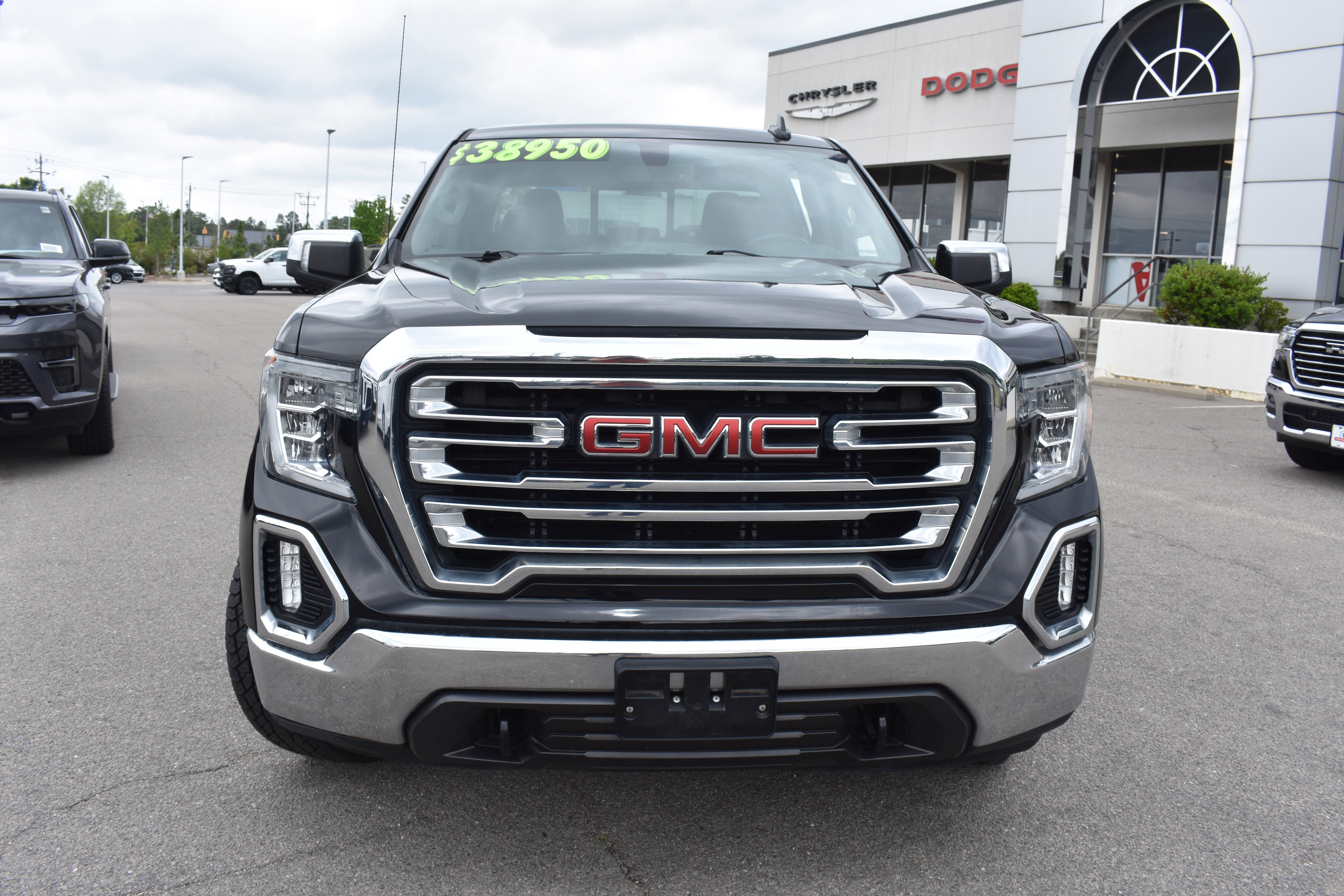 Used 2020 GMC Sierra 1500 SLT w/ SLT Premium Package AWD/4WD image 4