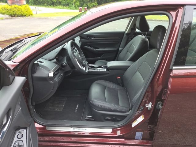 Used 2025 Nissan Altima 2.5 SL FWD image 13