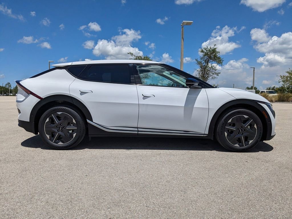 New 2025 Kia EV6 Light w/ Light LR Technology Package RWD image 4