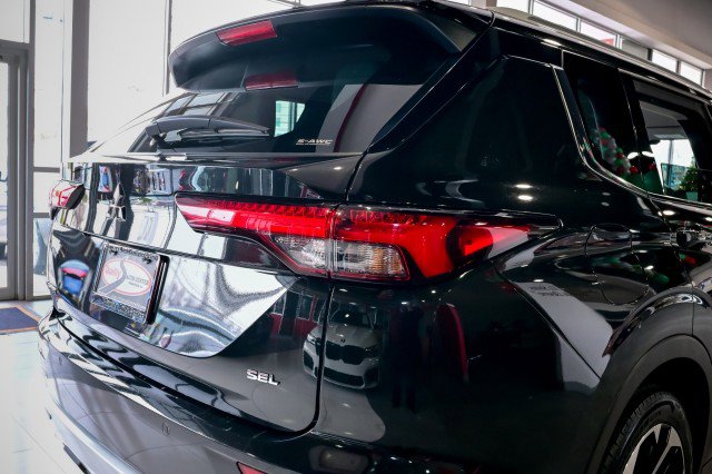 Used 2024 Mitsubishi Outlander SEL Black Edition image 11