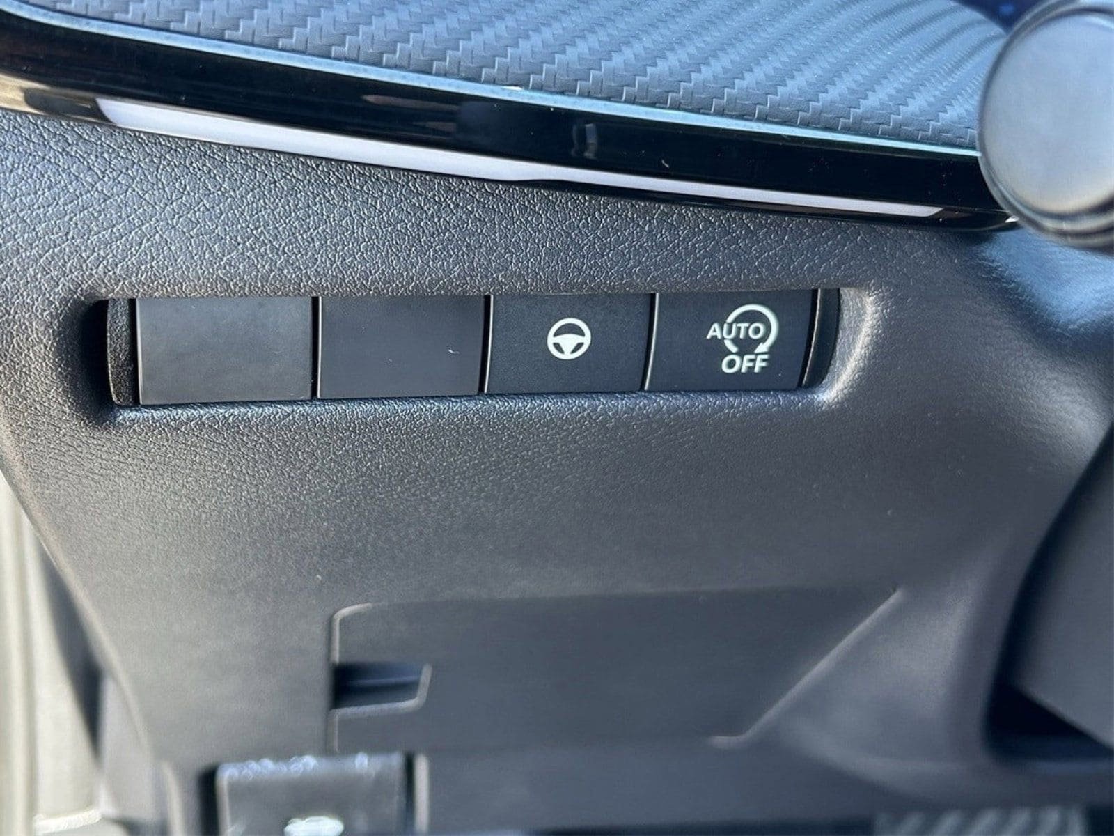 New 2025 Nissan Kicks SR image 33