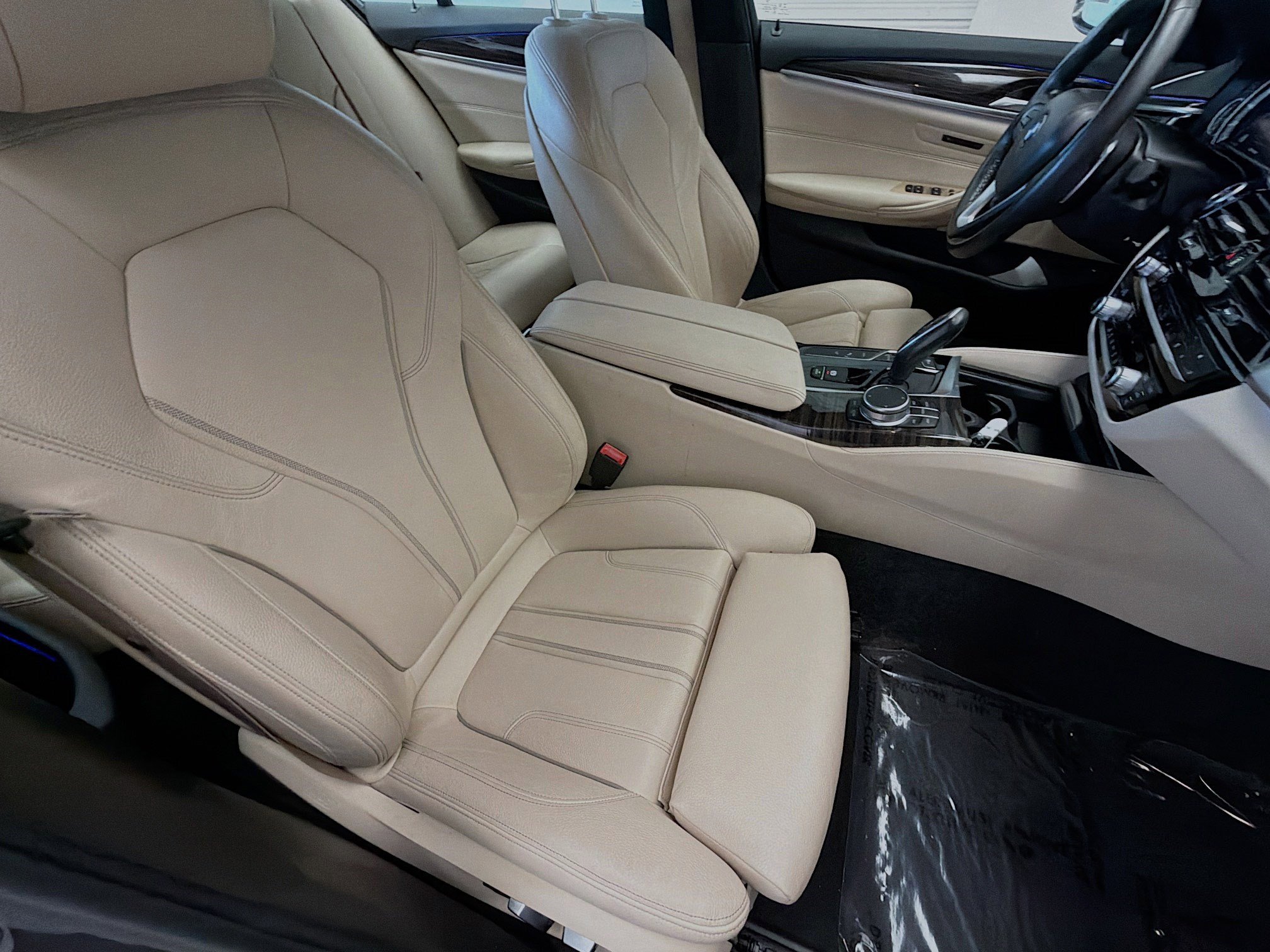 Used 2019 BMW 530e w/ Luxury Package RWD image 15