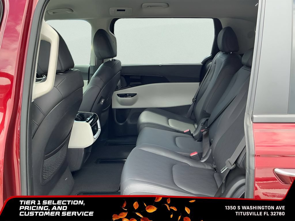 Used 2024 Kia Carnival EX FWD image 21